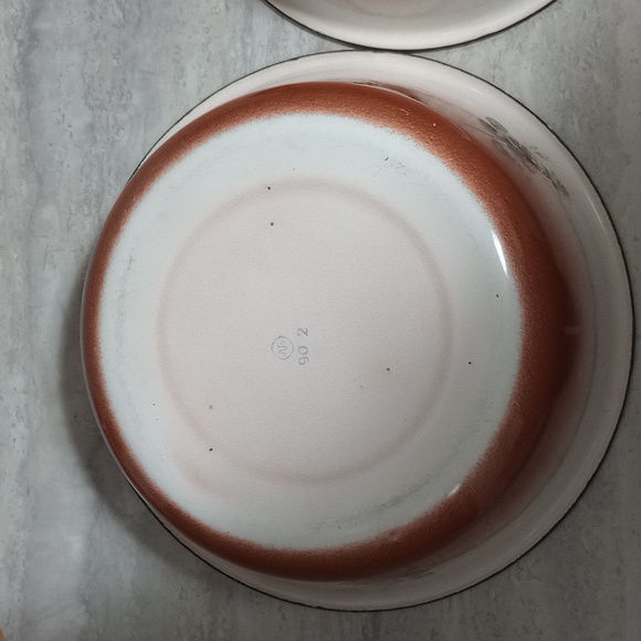 Dusty Rose Enamel Mixing Bowls - Picture 5 of 7